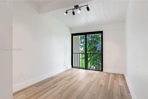 Touwnhouse à vendre à Miami, Floride: 3 chambres, 156.08 m2 № 1394834 - photo 29