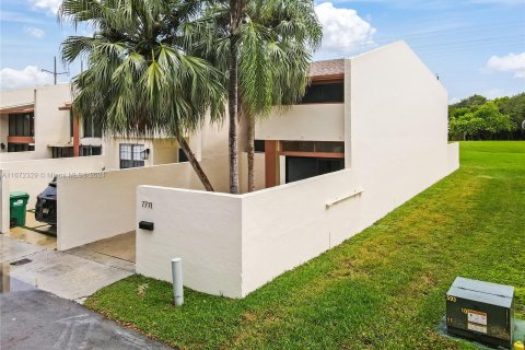 Touwnhouse à vendre à Miami, Floride: 3 chambres, 156.08 m2 № 1394834 - photo 4