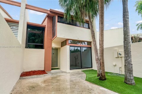 Touwnhouse à vendre à Miami, Floride: 3 chambres, 156.08 m2 № 1394834 - photo 2