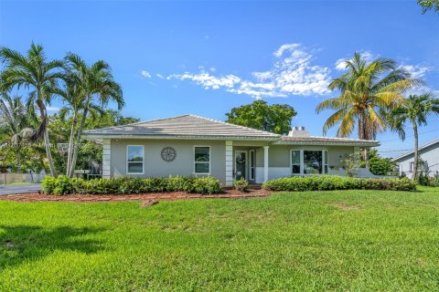 House in Coral Springs, Florida 3 bedrooms, 151.52 sq.m. № 1310372 - photo 1