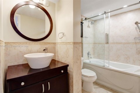 Condominio en venta en Miami, Florida, 3 dormitorios, 117.99 m2 № 1399951 - foto 17