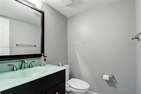 Condominio en venta en Miami, Florida, 3 dormitorios, 117.99 m2 № 1399951 - foto 18