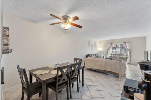 Condo in Fort Lauderdale, Florida, 2 bedrooms  № 1096390 - photo 12