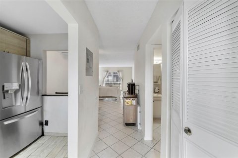 Copropriété à vendre à Fort Lauderdale, Floride: 2 chambres, 90.58 m2 № 1096390 - photo 11