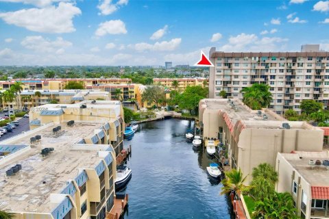 Condo in Pompano Beach, Florida, 2 bedrooms  № 1220663 - photo 23