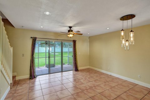 Townhouse in Pembroke Pines, Florida 2 bedrooms, 103.49 sq.m. № 1102234 - photo 28
