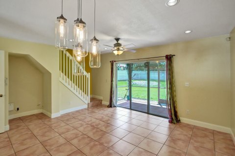 Townhouse in Pembroke Pines, Florida 2 bedrooms, 103.49 sq.m. № 1102234 - photo 26