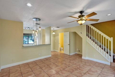 Townhouse in Pembroke Pines, Florida 2 bedrooms, 103.49 sq.m. № 1102234 - photo 25