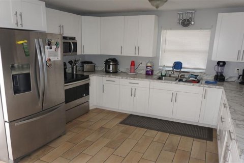 House in Tampa, Florida 3 bedrooms, 111.48 sq.m. № 1444226 - photo 4