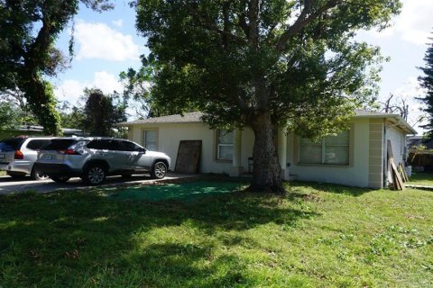 House in Tampa, Florida 3 bedrooms, 111.48 sq.m. № 1444226 - photo 1