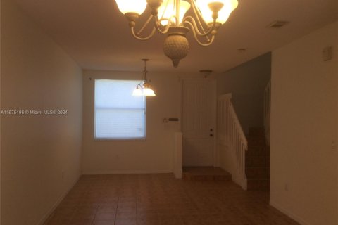 Casa en alquiler en Pembroke Pines, Florida, 3 dormitorios, 142.7 m2 № 1399003 - foto 2