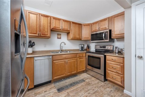 Condo in Saint Petersburg, Florida, 2 bedrooms  № 1367846 - photo 4