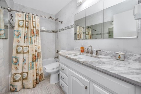 Condo in Saint Petersburg, Florida, 2 bedrooms  № 1367846 - photo 6