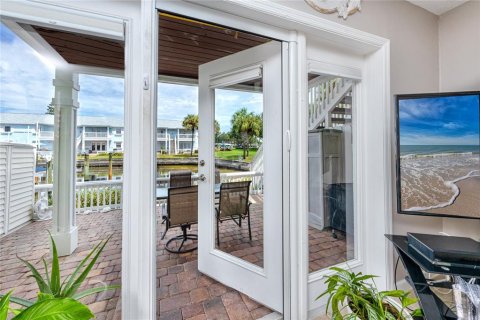 Condo in Saint Petersburg, Florida, 2 bedrooms  № 1367846 - photo 10