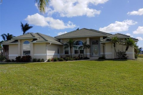 Villa ou maison à vendre à Punta Gorda, Floride: 3 chambres, 214.23 m2 № 411910 - photo 1