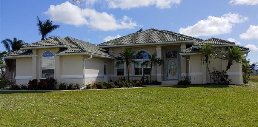 Casa en Punta Gorda, Florida 3 dormitorios, 214.23 m2 № 411910