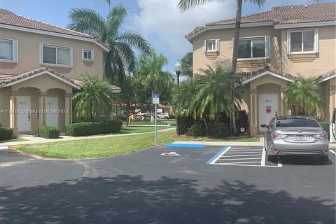 Townhouse in Homestead, Florida 2 bedrooms, 127.28 sq.m. № 829949 - photo 1