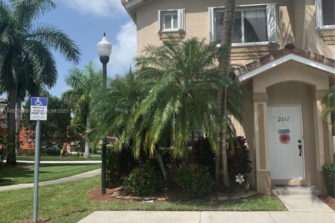 Townhouse in Homestead, Florida 2 bedrooms, 127.28 sq.m. № 829949 - photo 2