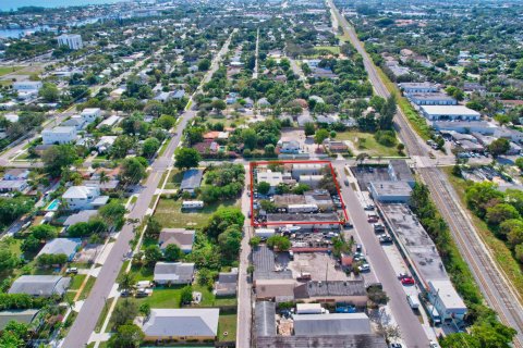 Propiedad comercial en venta en Delray Beach, Florida № 909918 - foto 3