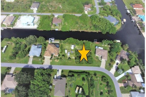 Terreno en venta en Port Charlotte, Florida № 946930 - foto 2