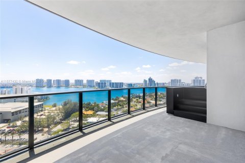 Condominio en venta en Sunny Isles Beach, Florida, 4 dormitorios, 330.27 m2 № 1150816 - foto 29