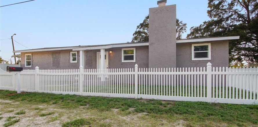 House in Southport, Florida 3 bedrooms, 126.35 sq.m. № 1312739