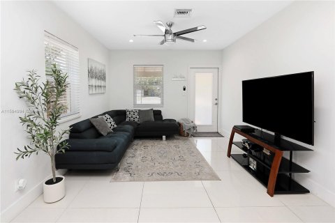 Casa en venta en Fort Lauderdale, Florida, 3 dormitorios, 99.87 m2 № 1188000 - foto 4