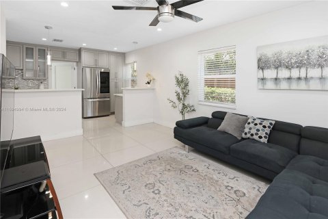 House in Fort Lauderdale, Florida 3 bedrooms, 99.87 sq.m. № 1188000 - photo 5