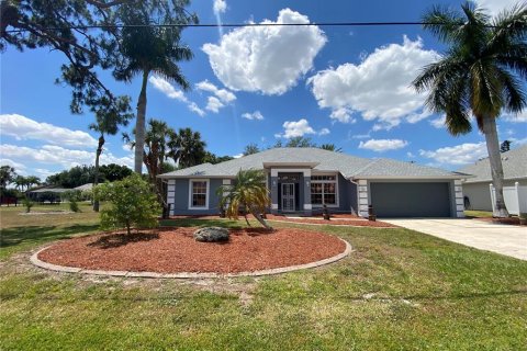 House in Punta Gorda, Florida 4 bedrooms, 199.28 sq.m. № 1144490 - photo 1