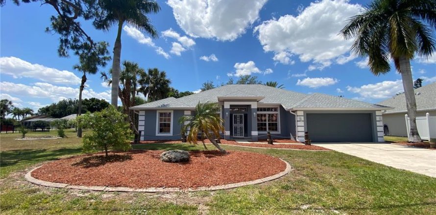 House in Punta Gorda, Florida 4 bedrooms, 199.28 sq.m. № 1144490