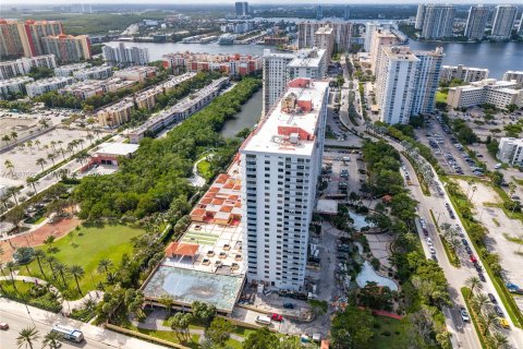 Condo in Sunny Isles Beach, Florida, 2 bedrooms  № 1427518 - photo 29