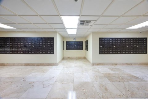 Condo in Sunny Isles Beach, Florida, 2 bedrooms  № 1427518 - photo 21