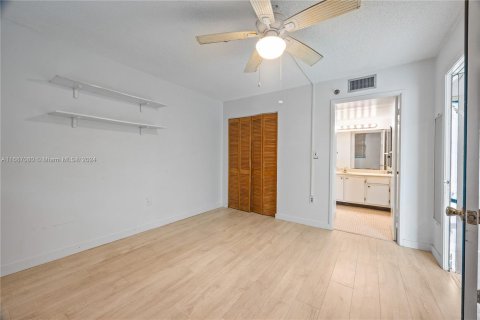 Condo in Sunny Isles Beach, Florida, 2 bedrooms  № 1427518 - photo 10