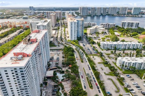 Condo in Sunny Isles Beach, Florida, 2 bedrooms  № 1427518 - photo 30