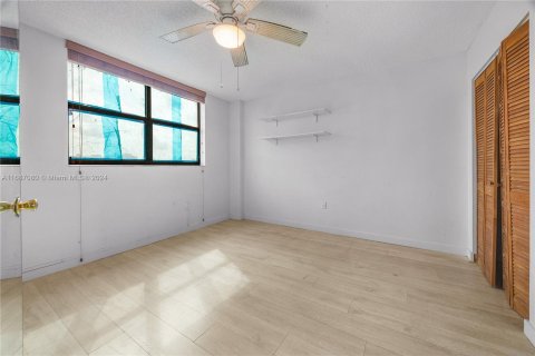 Condo in Sunny Isles Beach, Florida, 2 bedrooms  № 1427518 - photo 11