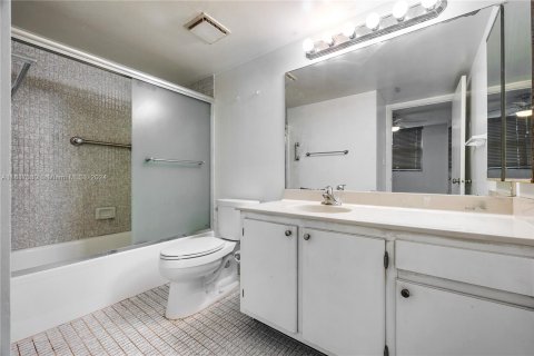 Condo in Sunny Isles Beach, Florida, 2 bedrooms  № 1427518 - photo 12