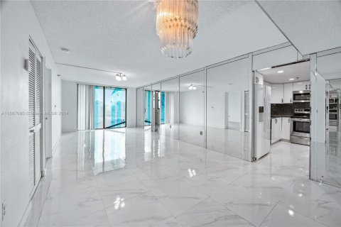 Condo in Sunny Isles Beach, Florida, 2 bedrooms  № 1427518 - photo 3