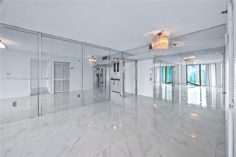 Condo in Sunny Isles Beach, Florida, 2 bedrooms  № 1427518 - photo 4