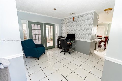 House in Miami, Florida 3 bedrooms, 155.05 sq.m. № 1427464 - photo 6