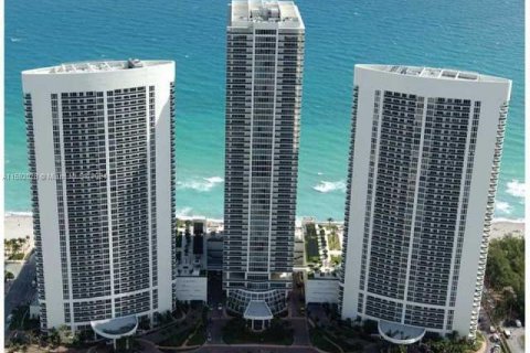 Condominio en venta en Hallandale Beach, Florida, 3 dormitorios, 145.95 m2 № 1181899 - foto 1