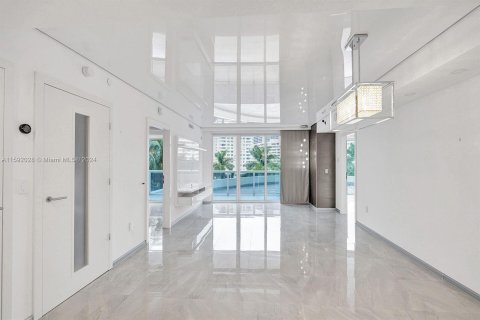 Condominio en venta en Hallandale Beach, Florida, 3 dormitorios, 145.95 m2 № 1181899 - foto 2