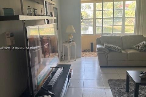 Copropriété à vendre à Sunrise, Floride: 2 chambres, 78.97 m2 № 1180676 - photo 3