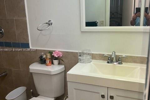 Condo in Sunrise, Florida, 2 bedrooms  № 1180676 - photo 19