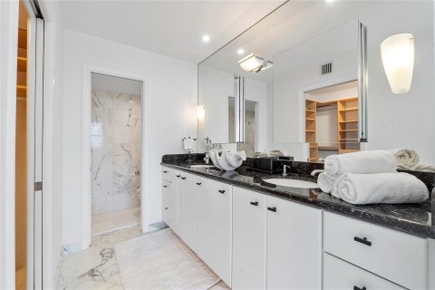 Condo in Fort Lauderdale, Florida, 2 bedrooms  № 981901 - photo 24