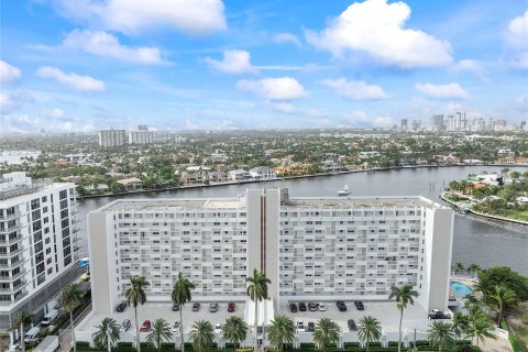 Condo in Fort Lauderdale, Florida, 2 bedrooms  № 981901 - photo 12