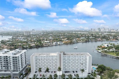 Condo in Fort Lauderdale, Florida, 2 bedrooms  № 981901 - photo 15