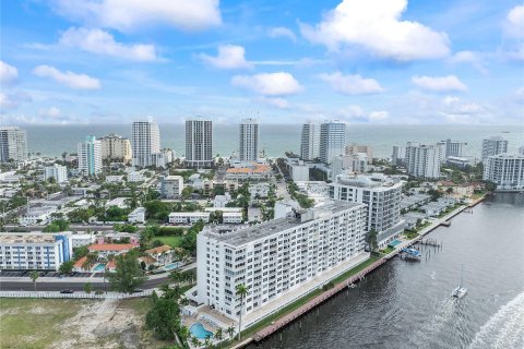 Condo in Fort Lauderdale, Florida, 2 bedrooms  № 981901 - photo 9