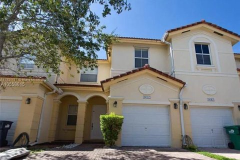 Townhouse in Doral, Florida 3 bedrooms, 142.23 sq.m. № 652333 - photo 3