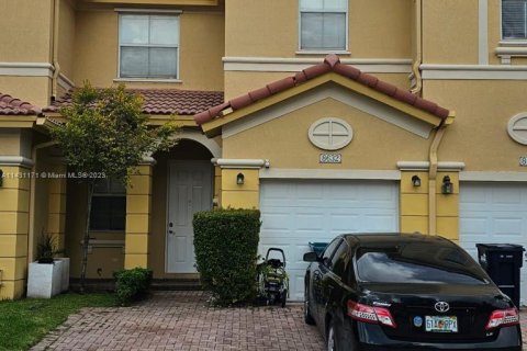 Touwnhouse à vendre à Doral, Floride: 3 chambres, 142.23 m2 № 652333 - photo 2