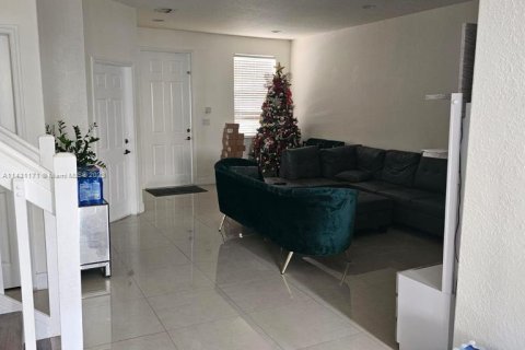 Townhouse in Doral, Florida 3 bedrooms, 142.23 sq.m. № 652333 - photo 4